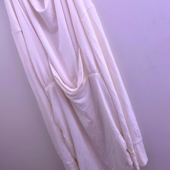 Elegant backless White Draped Dress - Picture 1 of 14